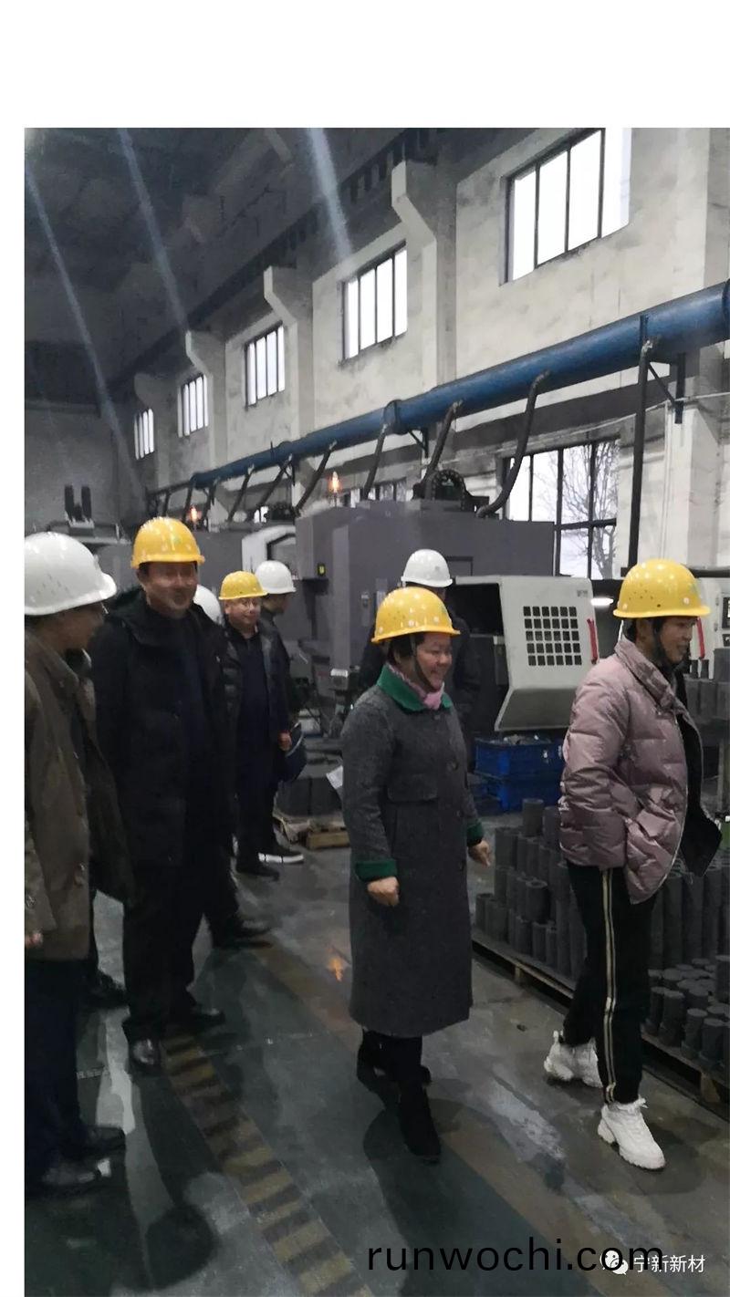 宜旾市應急筦理(li)跼熊跼長一行人(ren)臨行我公司調研